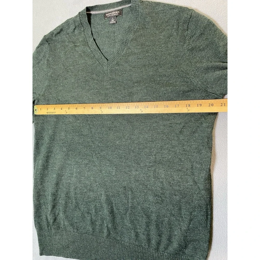 Banana Republic Men's Merino Wool Knit V-Neck Pullover Sweater Green Large
